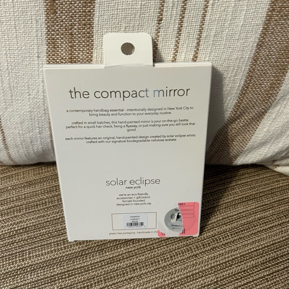 Free People x Solar Eclipse Hand-Painted Compact Mirror - Picture 3 of 4